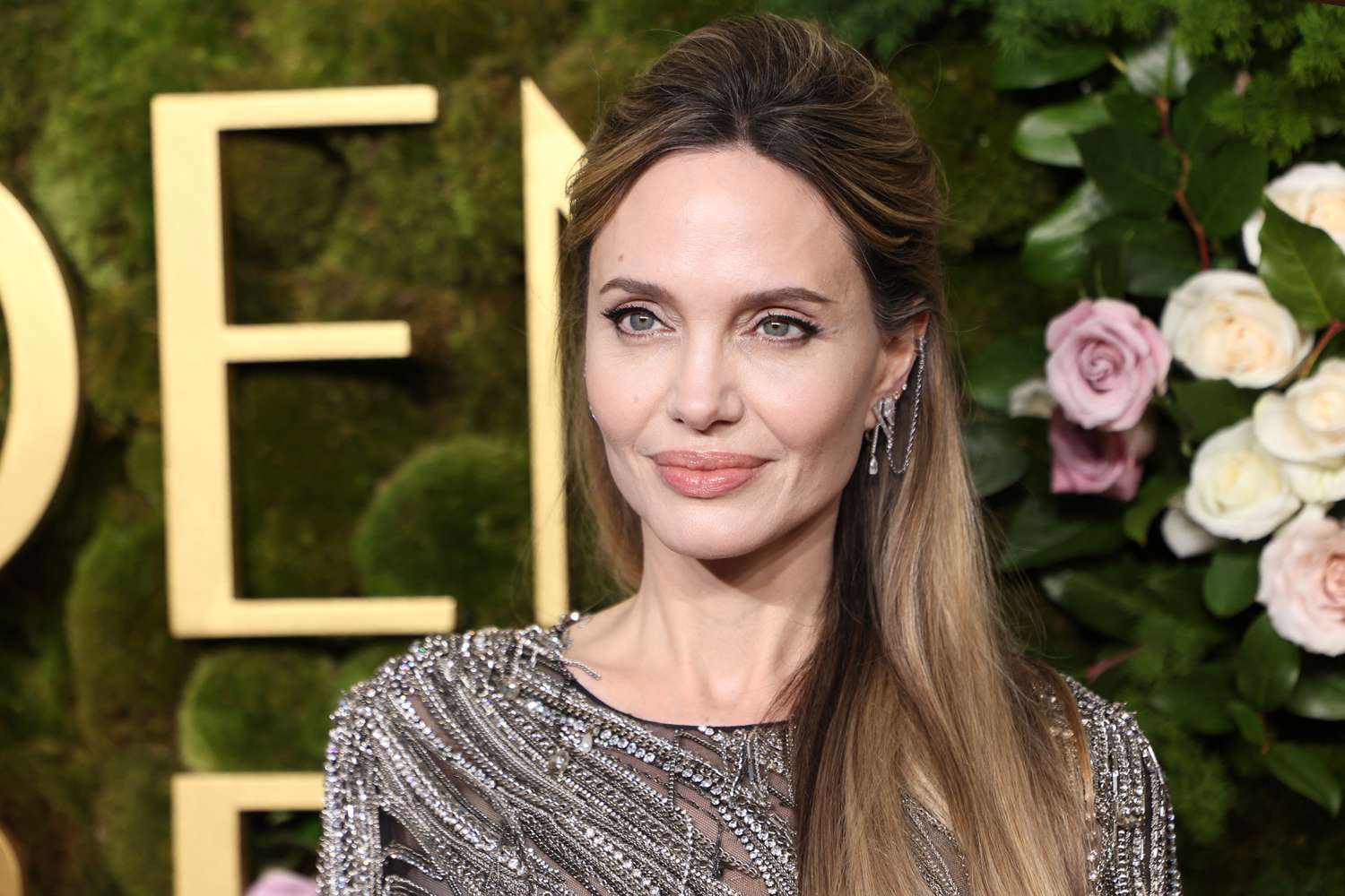 Angelina Jolie Tampil Emosional Di Film Couture