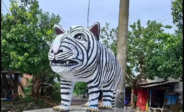 Kades Kediri: Patung Macan Mirip Zebra Dana Pribadi