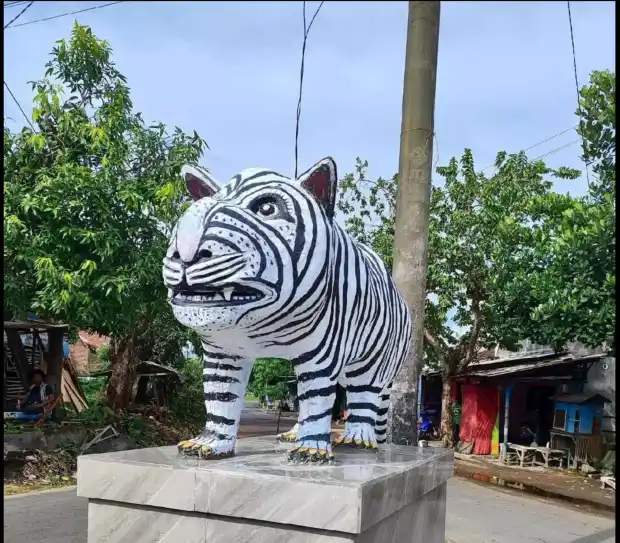 Kades Kediri: Patung Macan Mirip Zebra Dana Pribadi