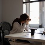 Stop Bilang “Cuma Stres”, Risiko Burnout Pekerja Itu Nyata!