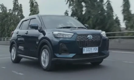 Intip Rahasia Irit Rocky Hybrid Di Tengah Macetnya Ibu Kota