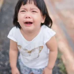 Anti Panik! Trik Jitu Hadapi Anak Tantrum Di Depan Umum