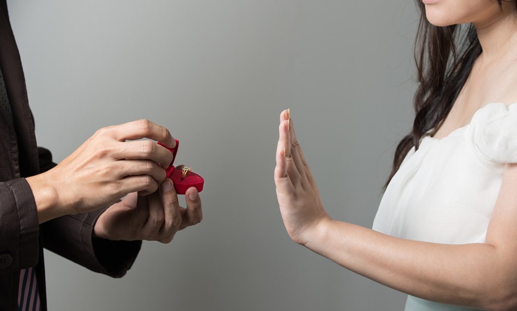 Logika Vs Cinta: Saat Dompet Tipis Menunda Pernikahan