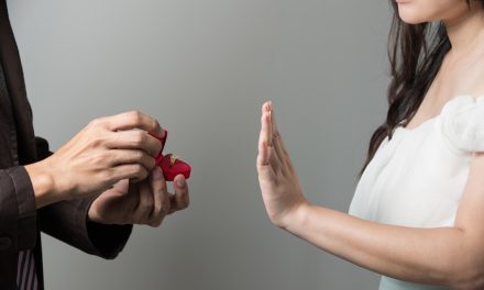 Logika Vs Cinta: Saat Dompet Tipis Menunda Pernikahan