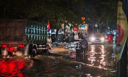 Pejuang KRL: Udah Hujan, Macet, Jangan Sampai Burnout!