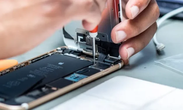 Gak Cuma Onderdil, Ini Yang Bikin Servis HP Jadi Mahal