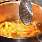 Trik Hemat: Bikin Minyak Goreng Gak Cepat Hitam