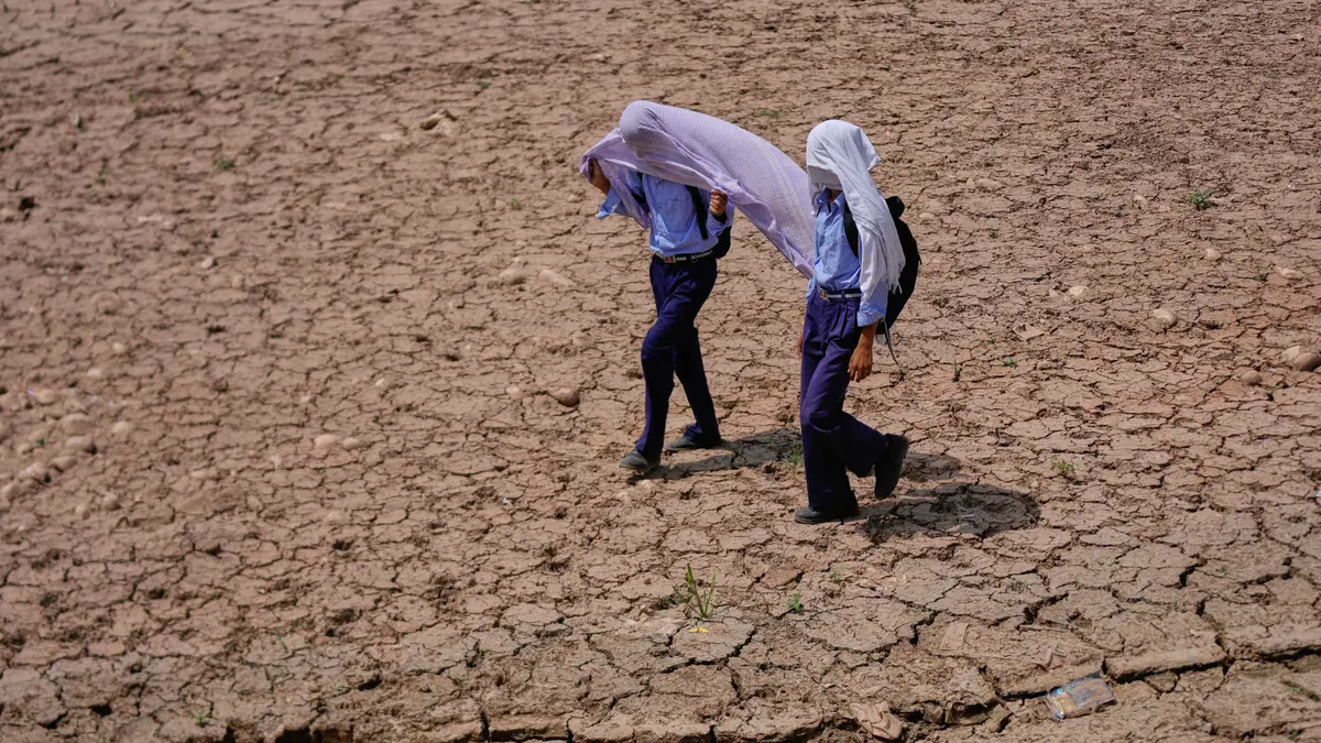 Saat India Harus Bertahan Di Tengah Kepungan Panas Ekstrem
