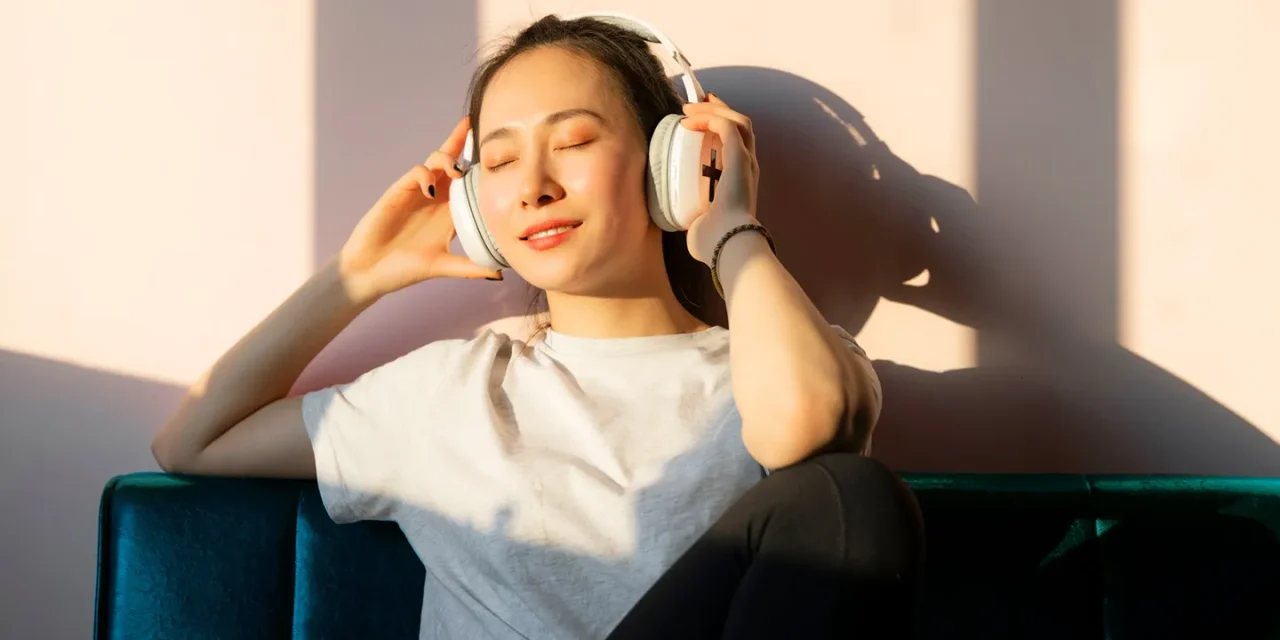 Trik Instan Usir Stres Cuma Modal Dengerin Lagu