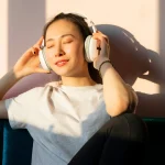 Trik Instan Usir Stres Cuma Modal Dengerin Lagu