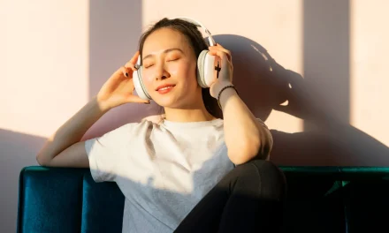 Trik Instan Usir Stres Cuma Modal Dengerin Lagu