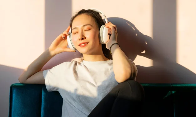 Trik Instan Usir Stres Cuma Modal Dengerin Lagu