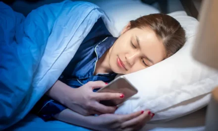 Efek Buruk Blue Light Buat Kesehatan Kamu